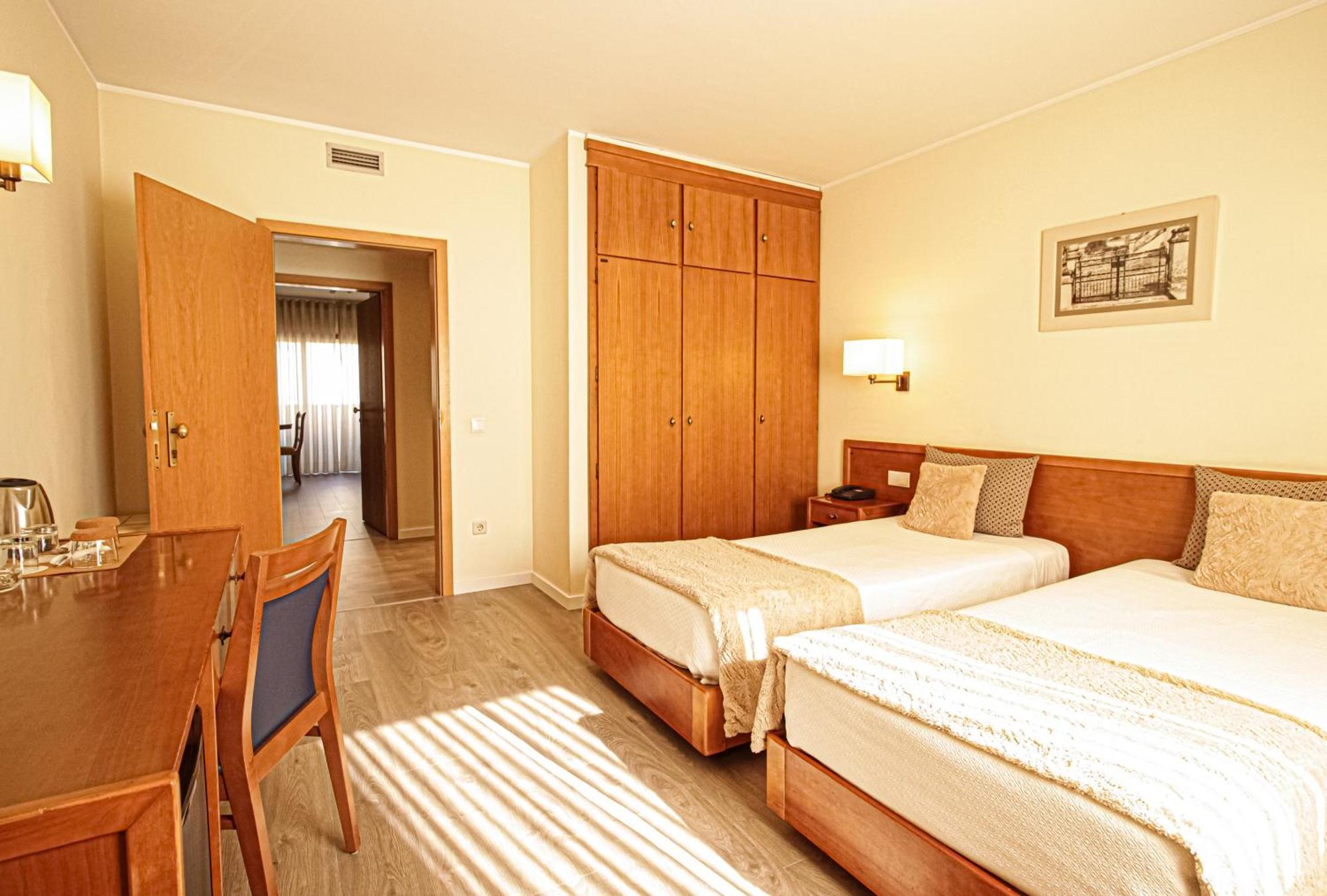 Hotel Dos Loios Santa Maria da Feira Buitenkant foto